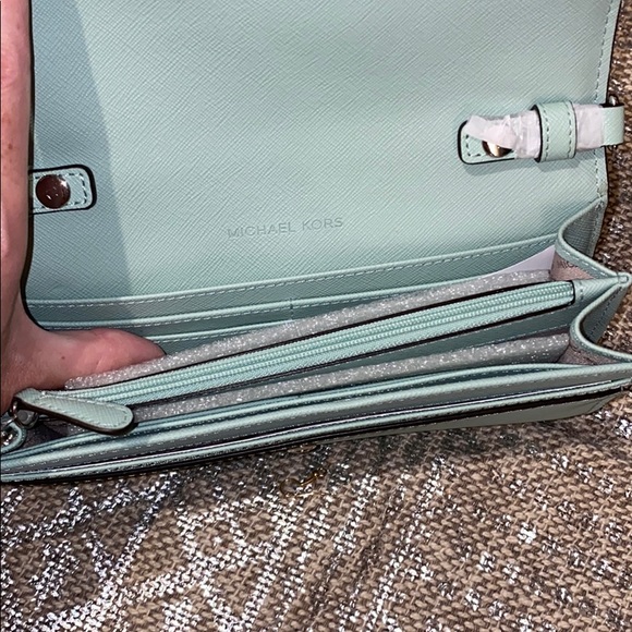 HP🎉NEW Michael Kors Saffiano Leather Wallet/Chain - Picture 10 of 16